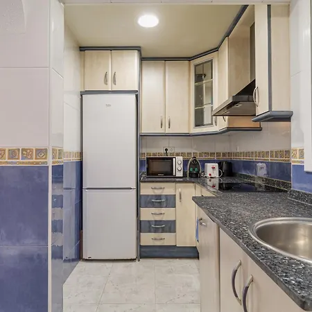 Lägenhet 2-bedroom Just 1 Minute From The Metro *
