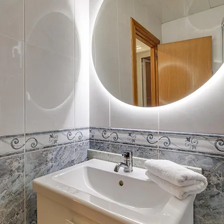 Lägenhet 2-bedroom Just 1 Minute From The Metro L'Hospitalet de Llobregat
