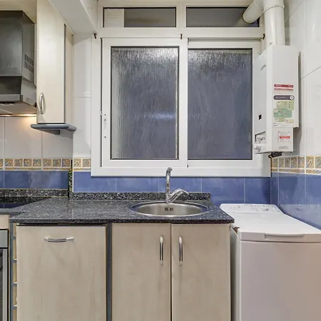 2-bedroom Just 1 Minute From The Metro Οσπιταλέτ ντε Λιοβρεγάτ