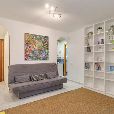 2-bedroom Just 1 Minute From The Metro Οσπιταλέτ ντε Λιοβρεγάτ