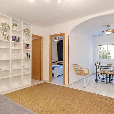 2-bedroom Just 1 Minute From The Metro Διαμέρισμα *