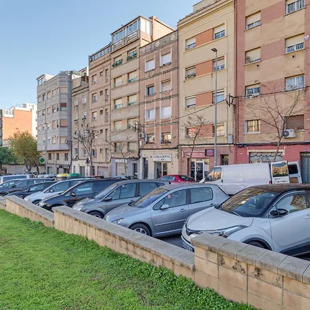 Διαμέρισμα 2-bedroom Just 1 Minute From The Metro *